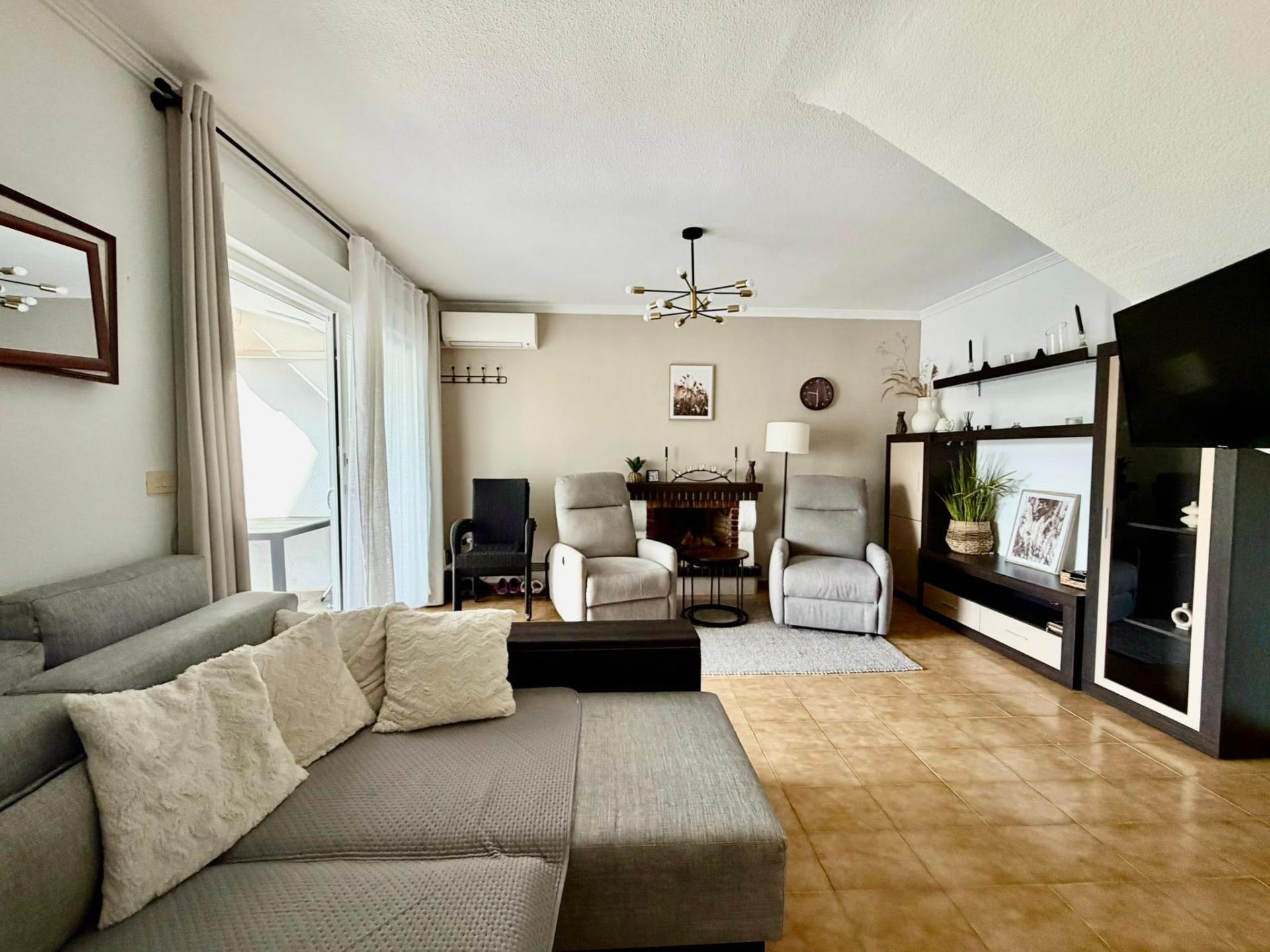 TOWNHOUSE FOR SALE WITH PRIVATE POOL IN TORREVIEJA, 750 M FROM THE BEACH image 3