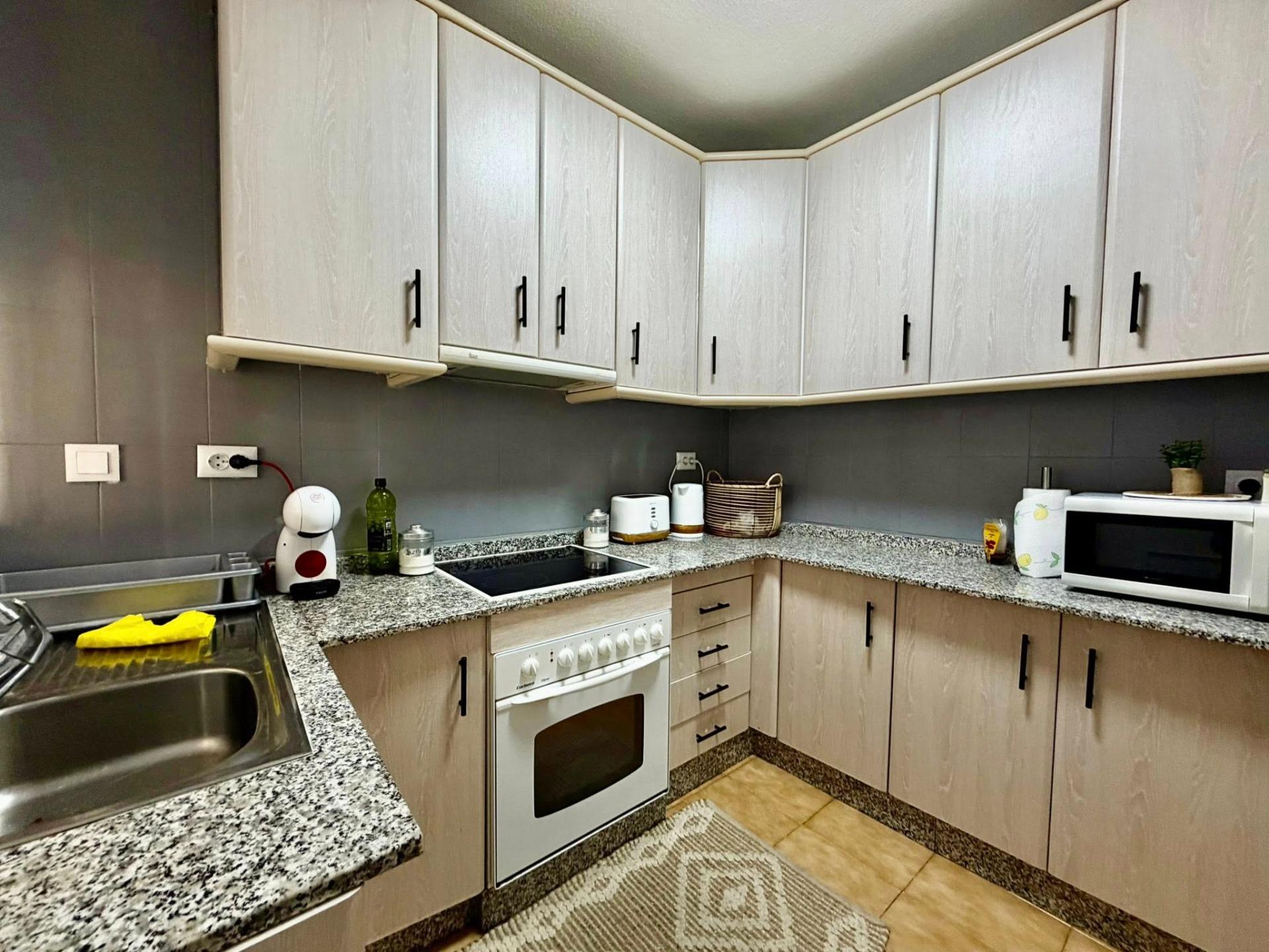 TOWNHOUSE FOR SALE WITH PRIVATE POOL IN TORREVIEJA, 750 M FROM THE BEACH image 6