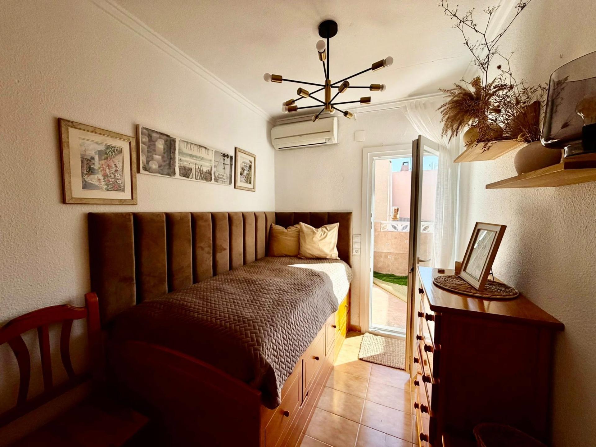 TOWNHOUSE FOR SALE WITH PRIVATE POOL IN TORREVIEJA, 750 M FROM THE BEACH image 11