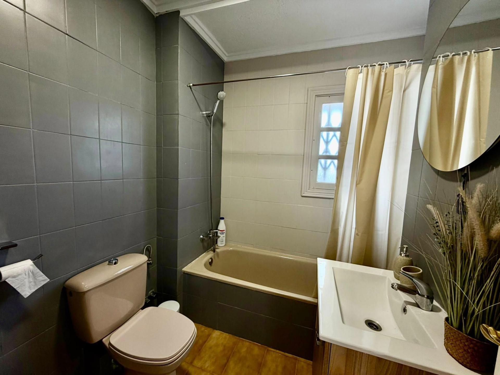 TOWNHOUSE FOR SALE WITH PRIVATE POOL IN TORREVIEJA, 750 M FROM THE BEACH image 13
