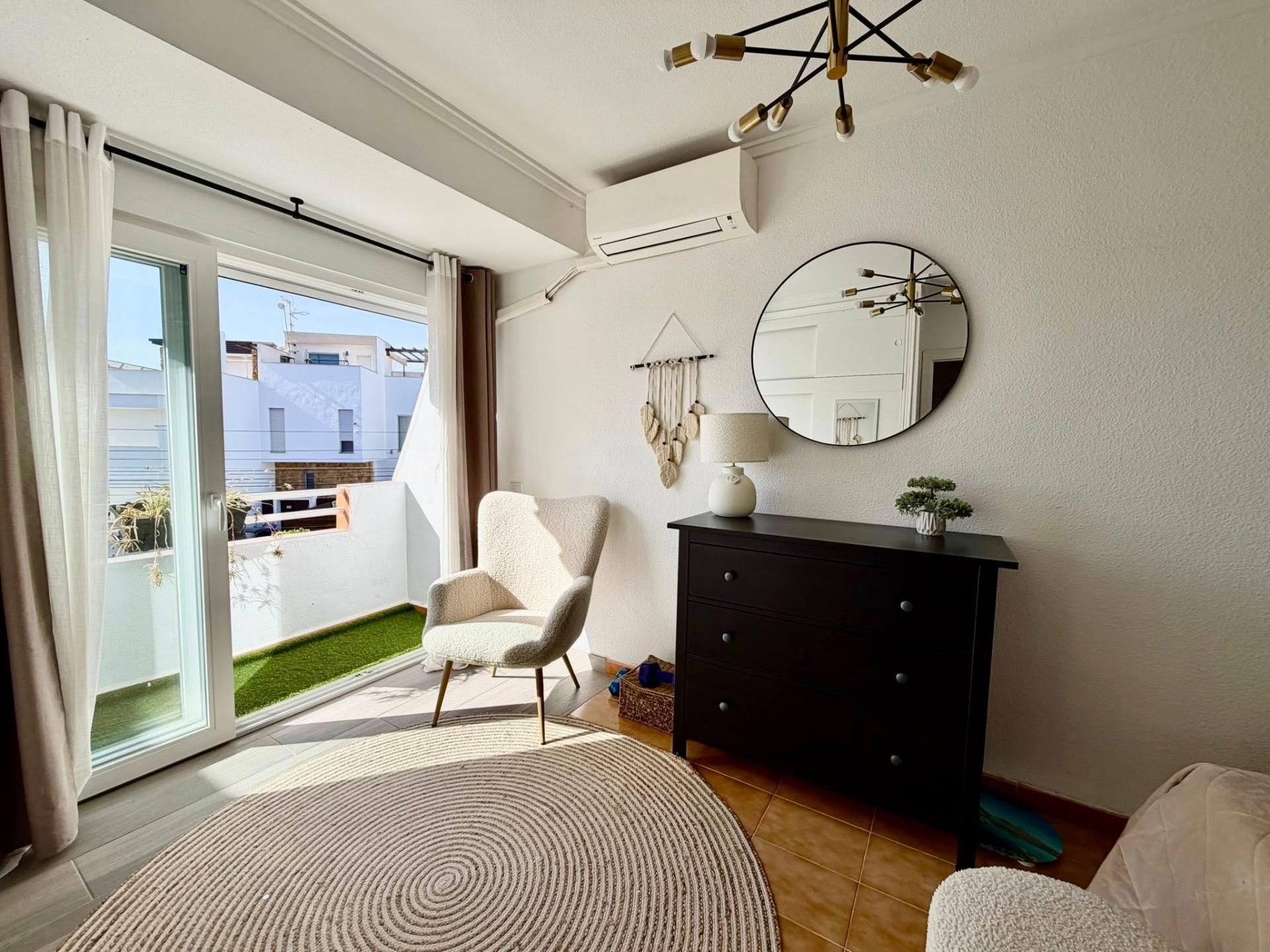 TOWNHOUSE FOR SALE WITH PRIVATE POOL IN TORREVIEJA, 750 M FROM THE BEACH image 2