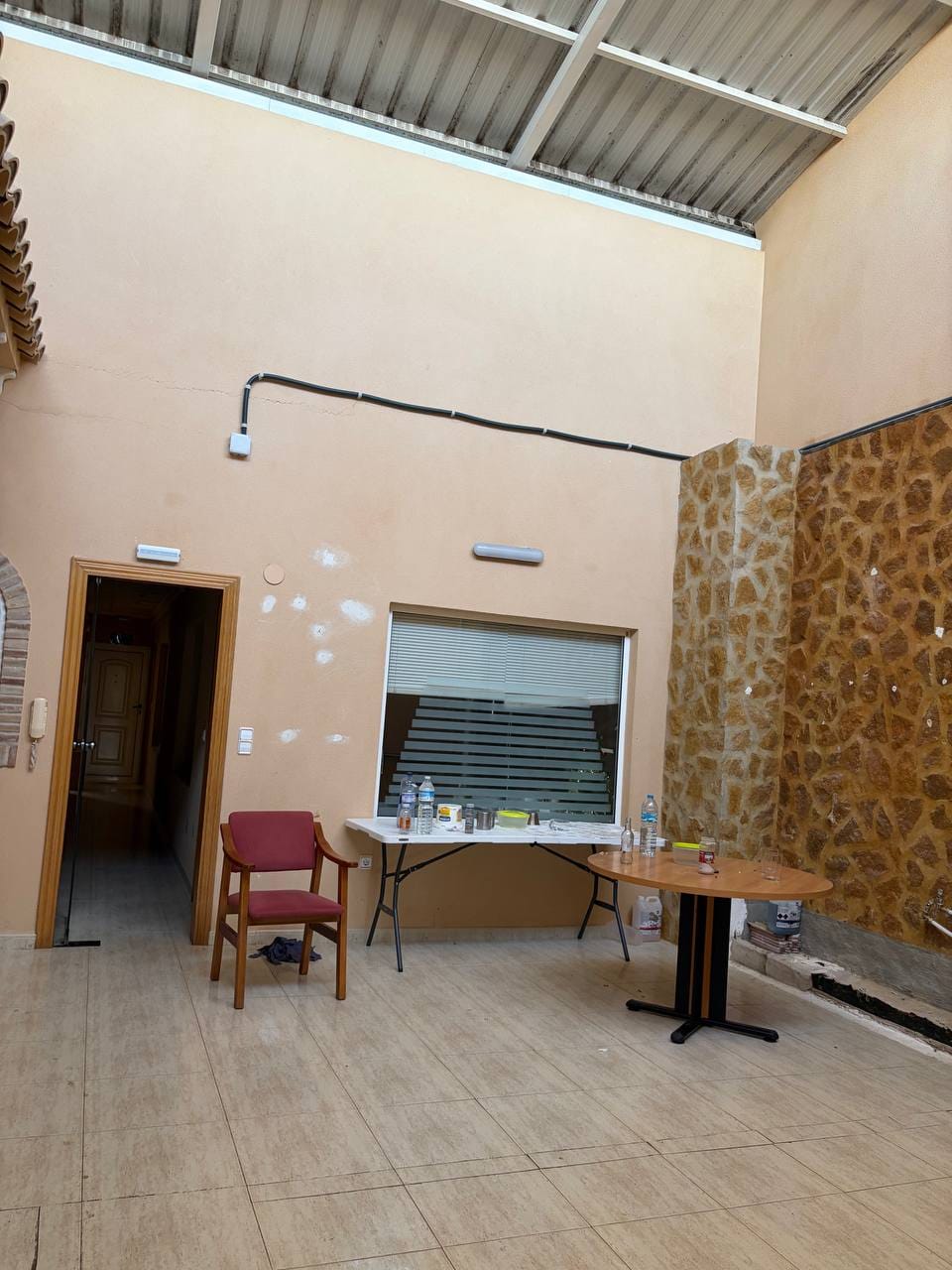 180 m² Commercial Premises for Rent in Aguas Nuevas, Torrevieja image 3