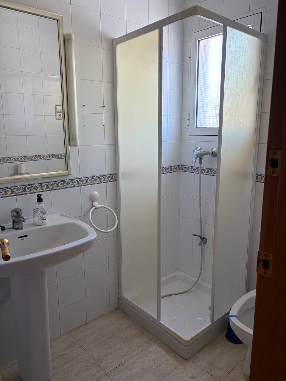 180 m² Commercial Premises for Rent in Aguas Nuevas, Torrevieja image 4
