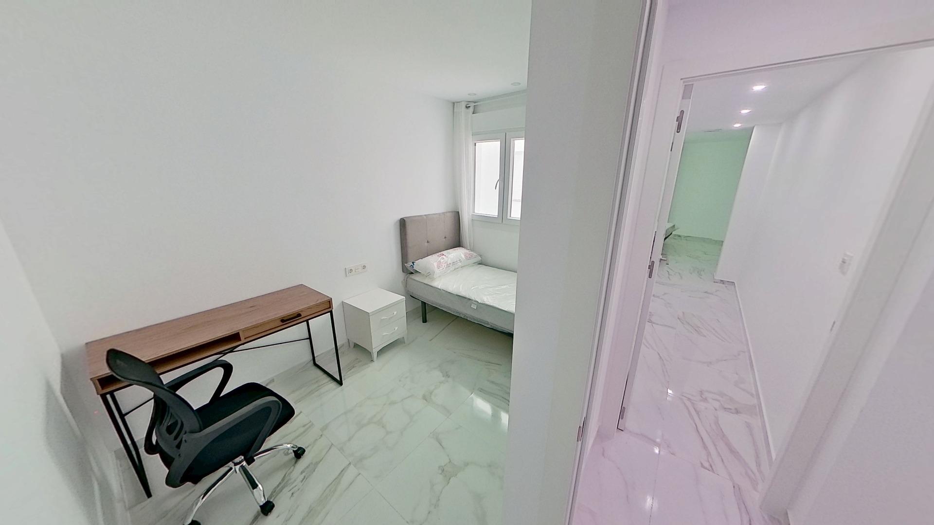 Exclusive Apartment in the Heart of Torrevieja 🌊🏖️ 2 bedrooms, 1 bathroom, BBQ, sun deck with ocean views image 14