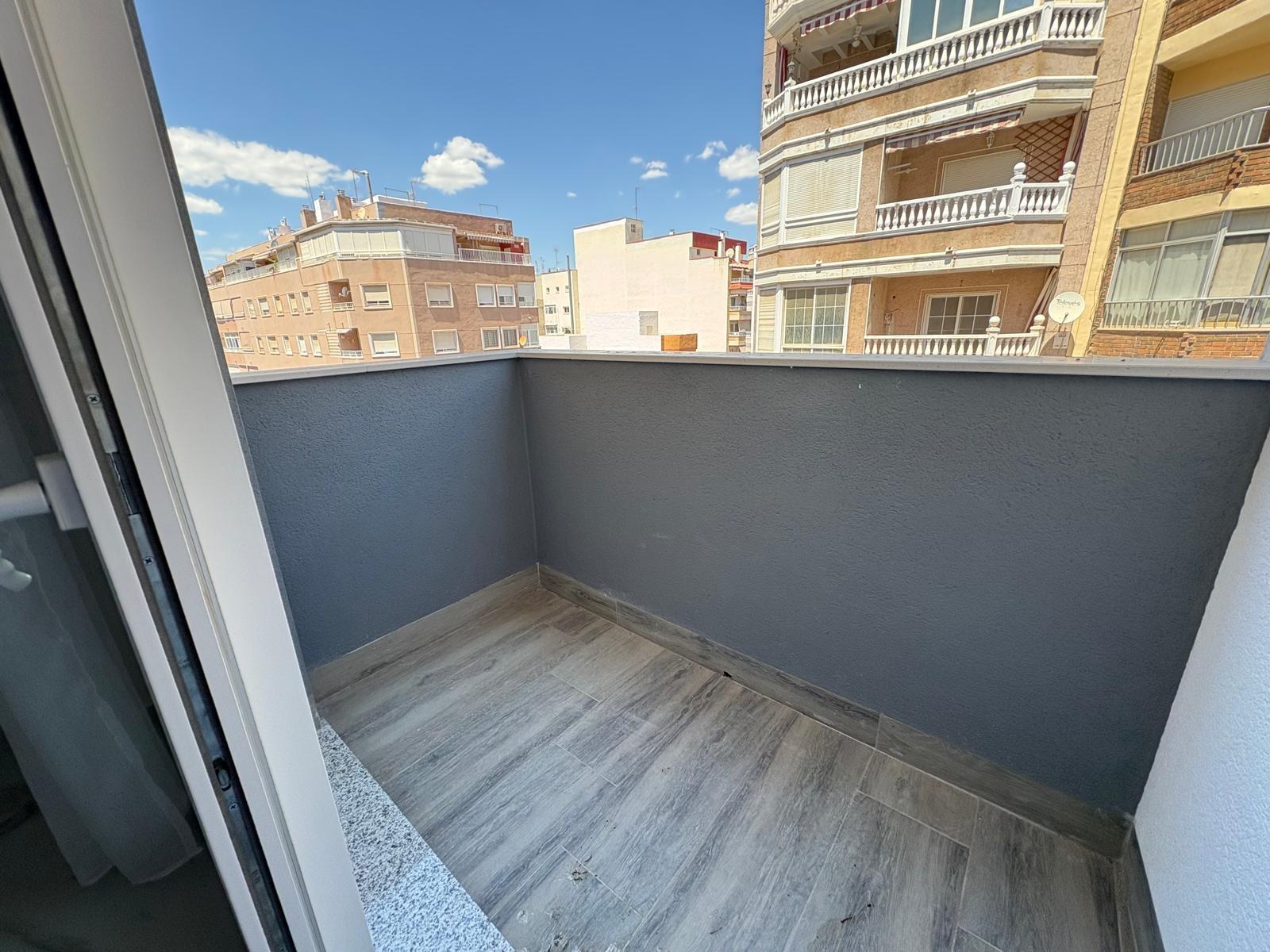 Exclusive Apartment in the Heart of Torrevieja 🌊🏖️ 2 bedrooms, 1 bathroom, BBQ, sun deck with ocean views image 9
