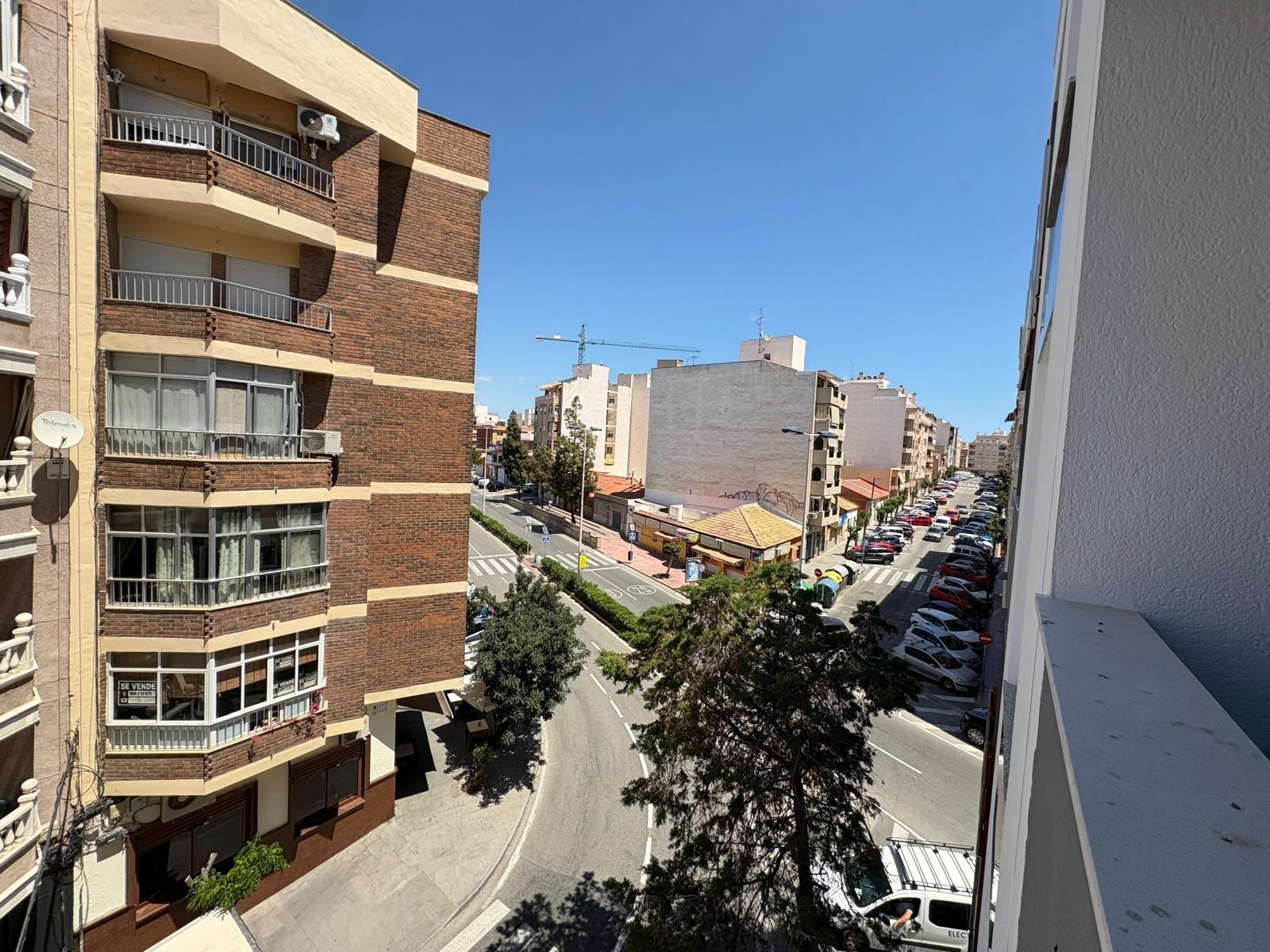 Exclusive Apartment in the Heart of Torrevieja 🌊🏖️ 2 bedrooms, 1 bathroom, BBQ, sun deck with ocean views image 35