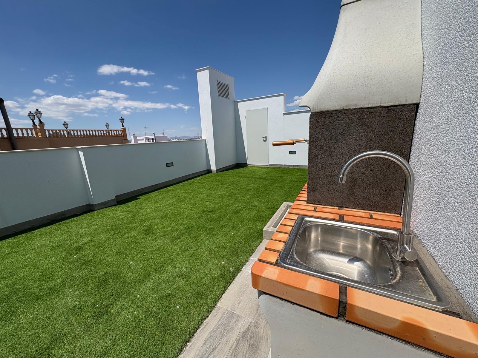 Exclusive Apartment in the Heart of Torrevieja 🌊🏖️ 2 bedrooms, 1 bathroom, BBQ, sun deck with ocean views image 25