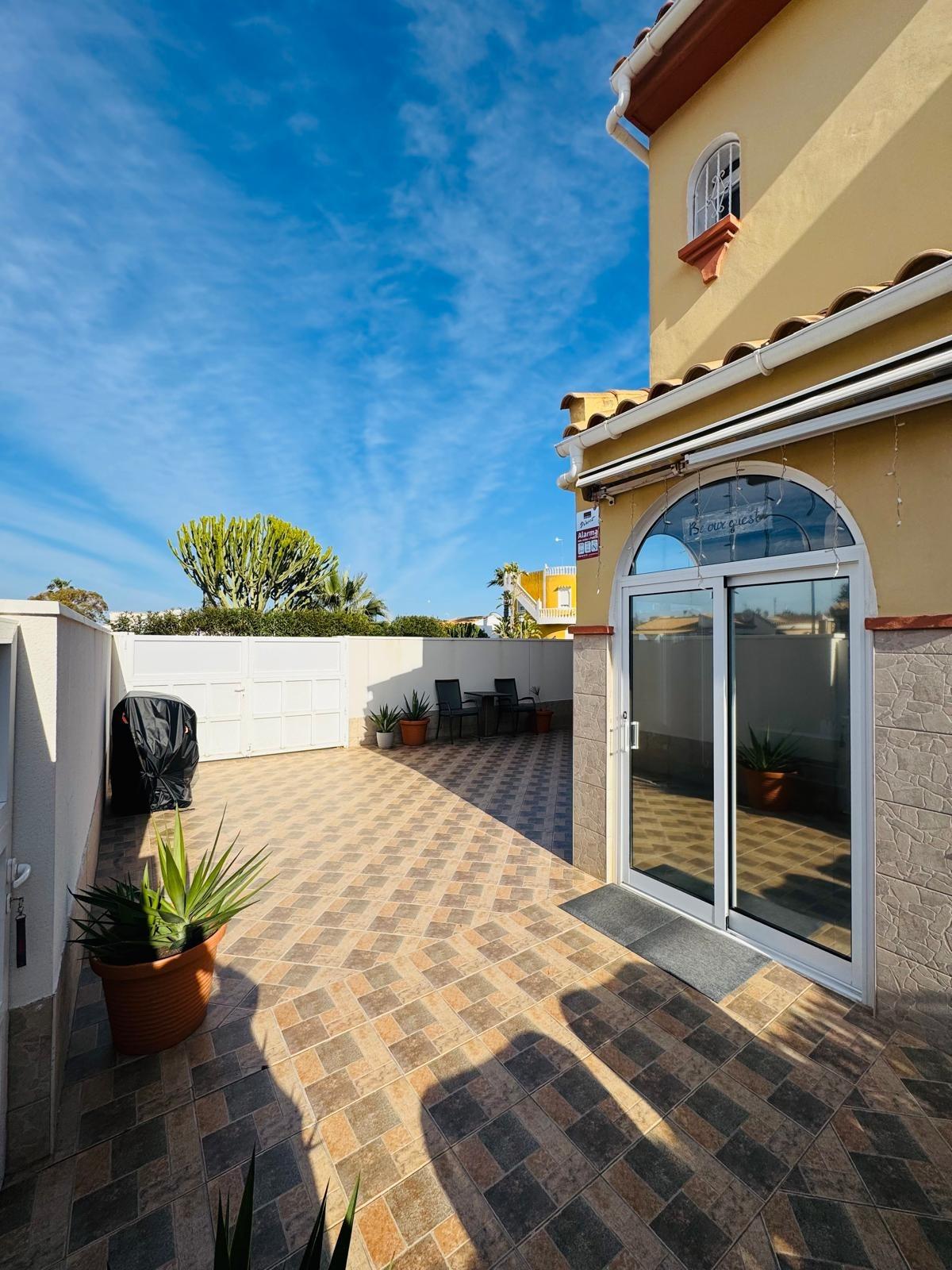 Corner Bungalow with Sea Views in La Florida, Orihuela Costa image 2