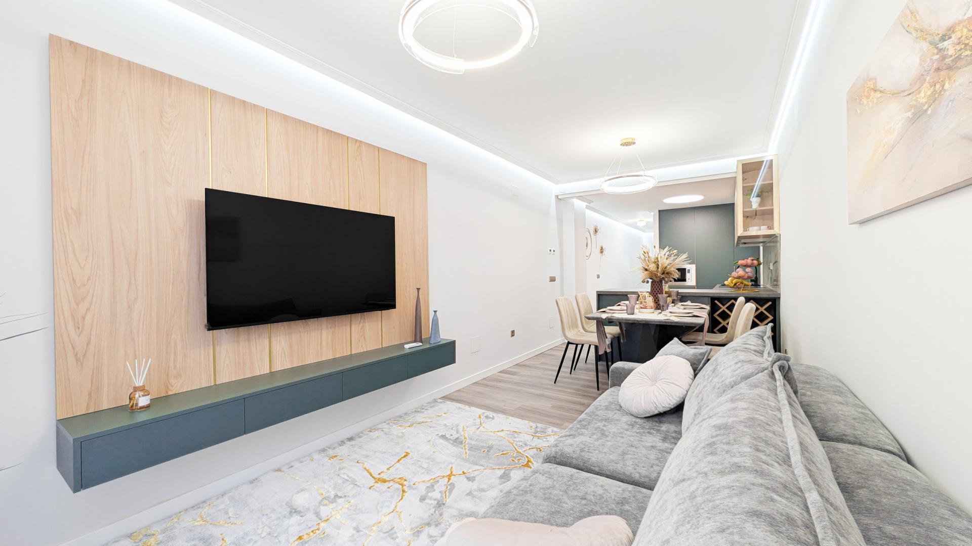 Fully Renovated 2-Bedroom Apartment Near Parque de las Naciones in Torrevieja image 4