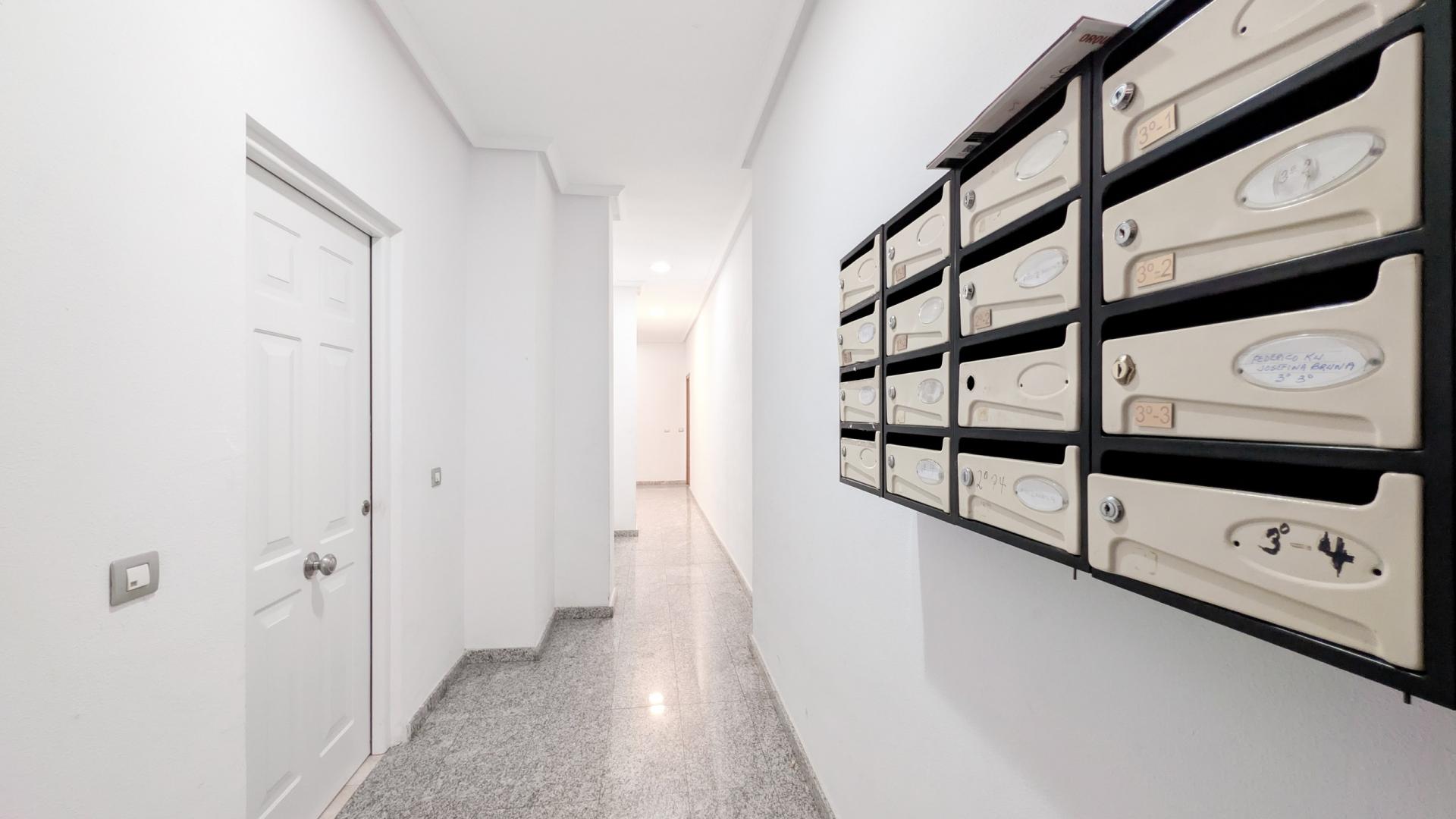 Fully Renovated 2-Bedroom Apartment Near Parque de las Naciones in Torrevieja image 44