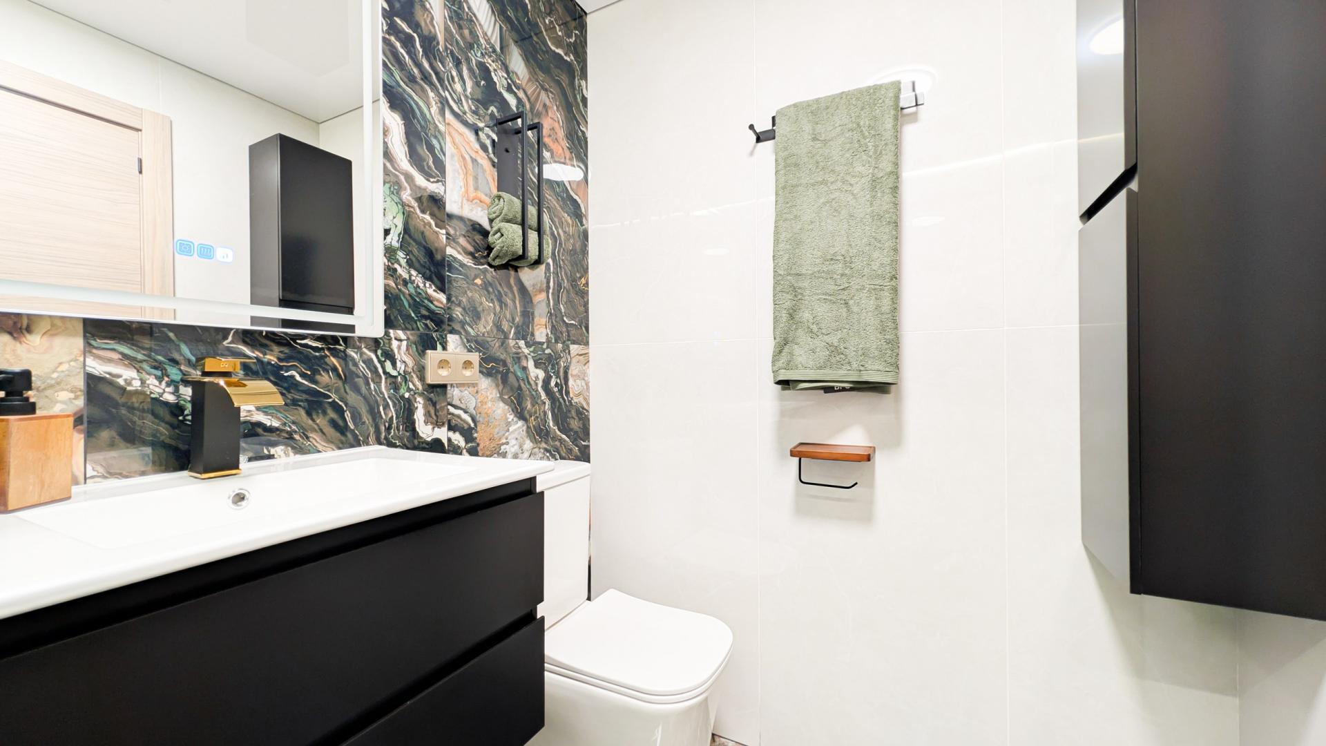 Fully Renovated 2-Bedroom Apartment Near Parque de las Naciones in Torrevieja image 36