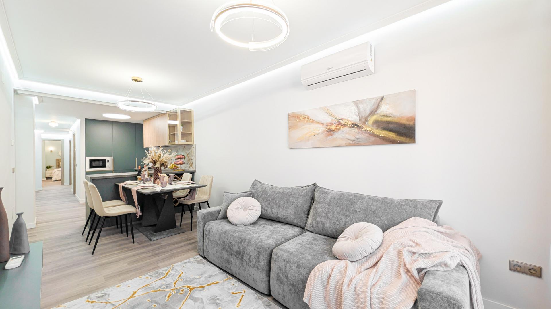 Fully Renovated 2-Bedroom Apartment Near Parque de las Naciones in Torrevieja