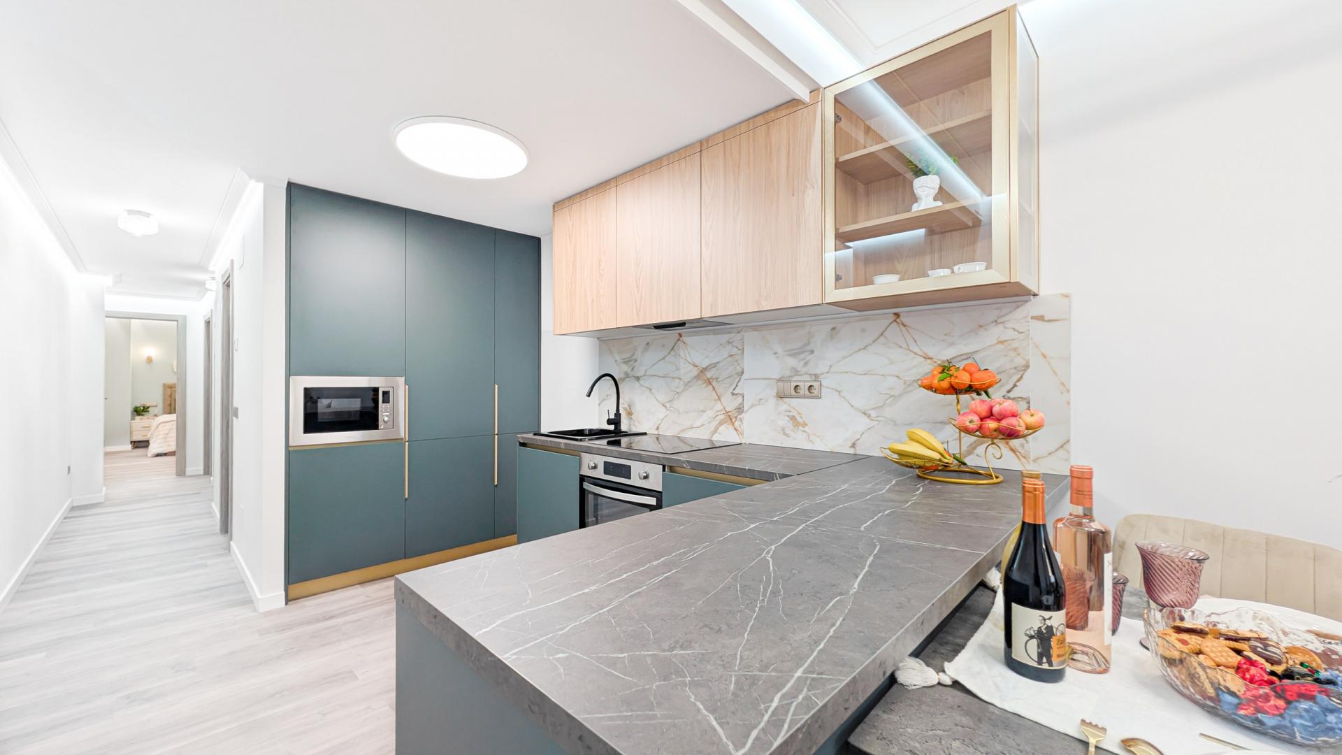 Fully Renovated 2-Bedroom Apartment Near Parque de las Naciones in Torrevieja image 13