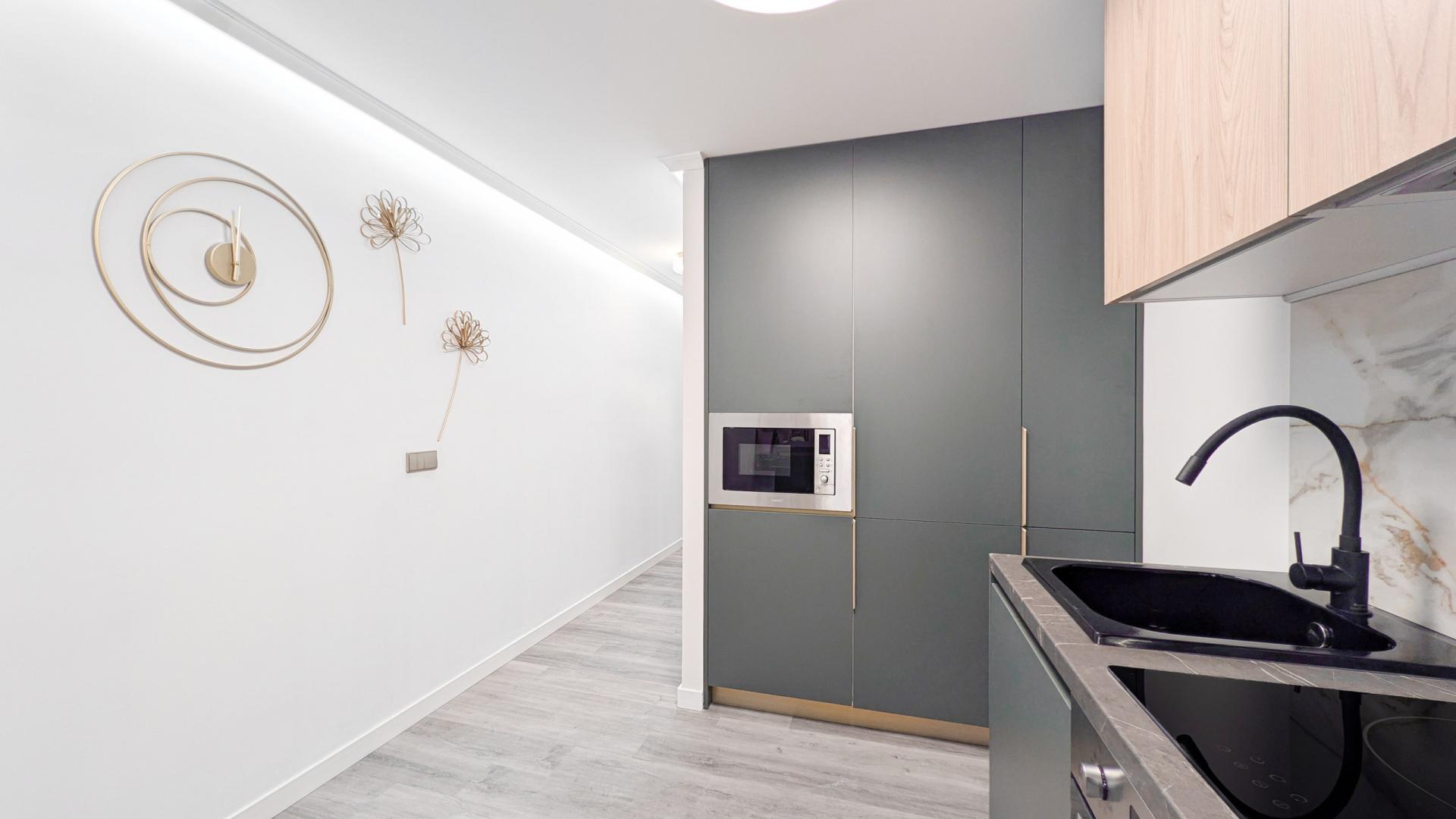 Fully Renovated 2-Bedroom Apartment Near Parque de las Naciones in Torrevieja image 11