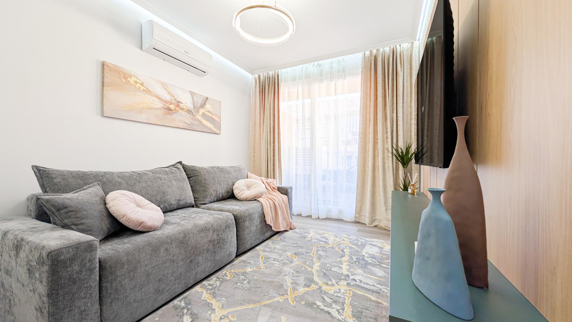 Fully Renovated 2-Bedroom Apartment Near Parque de las Naciones in Torrevieja image 5