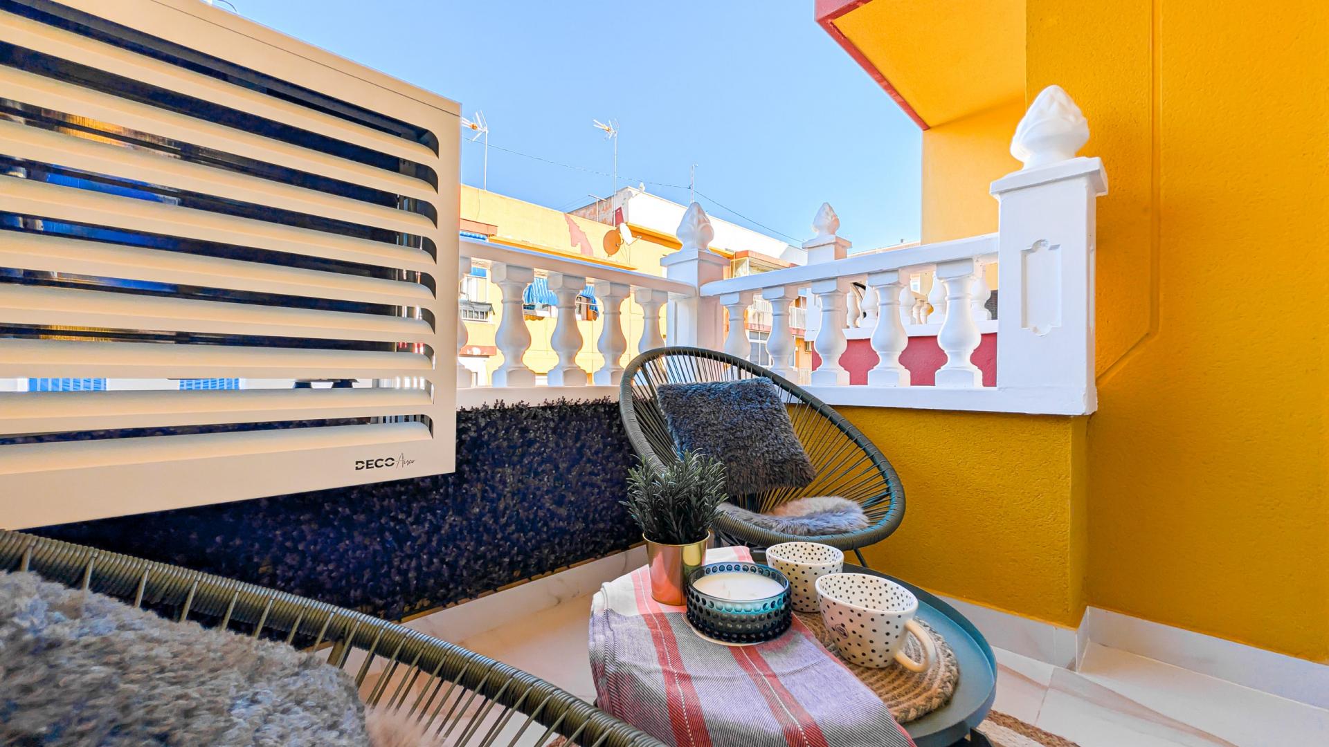 Fully Renovated 2-Bedroom Apartment Near Parque de las Naciones in Torrevieja image 18