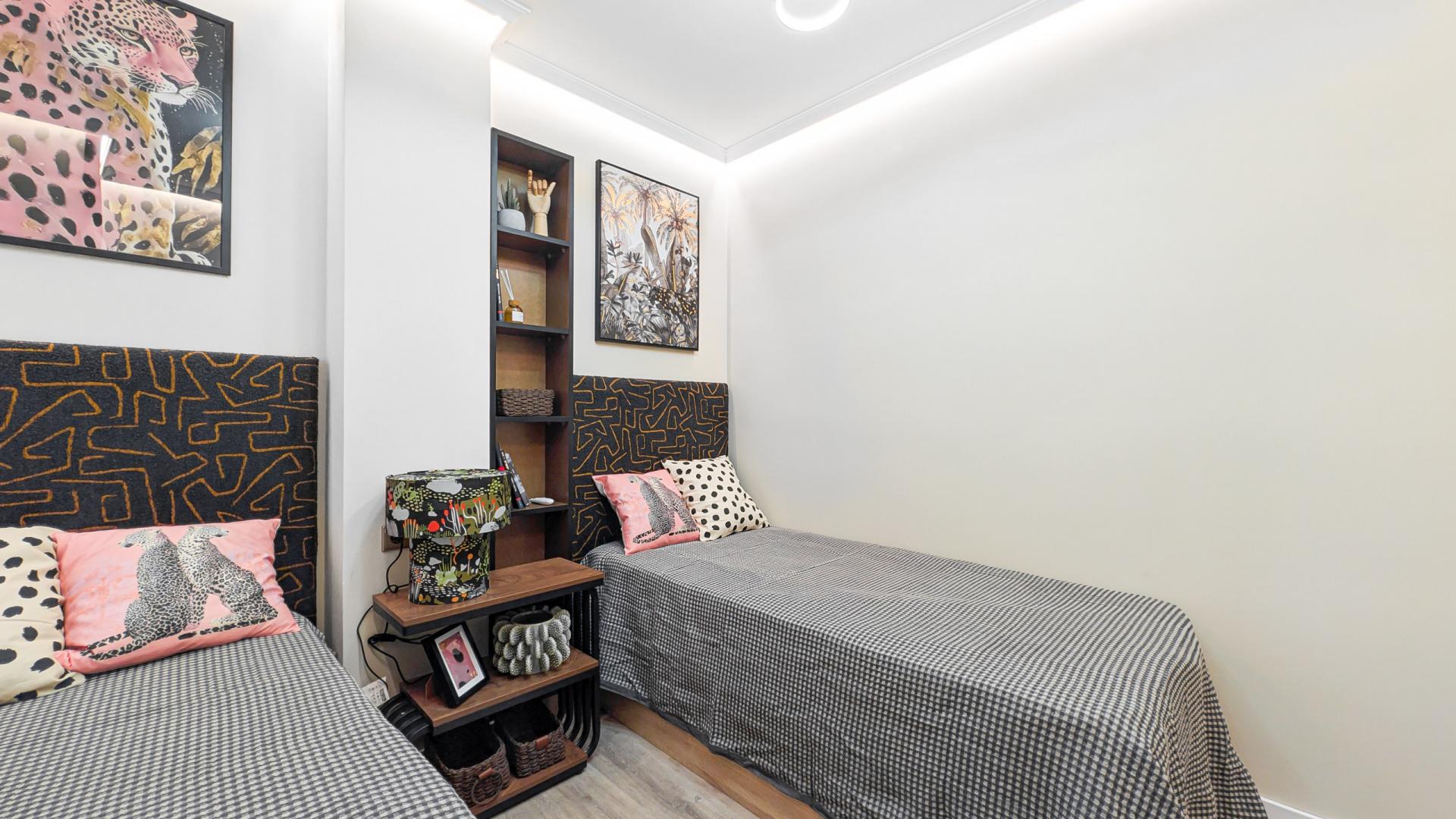 Fully Renovated 2-Bedroom Apartment Near Parque de las Naciones in Torrevieja image 31