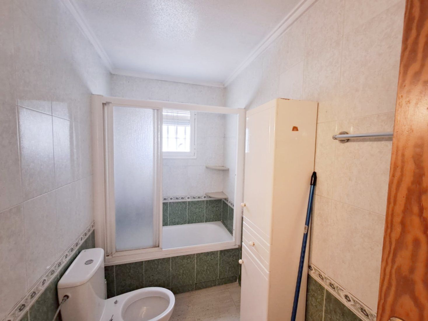 2-Bedroom Apartment Near Playa del Cura in Torrevieja image 11