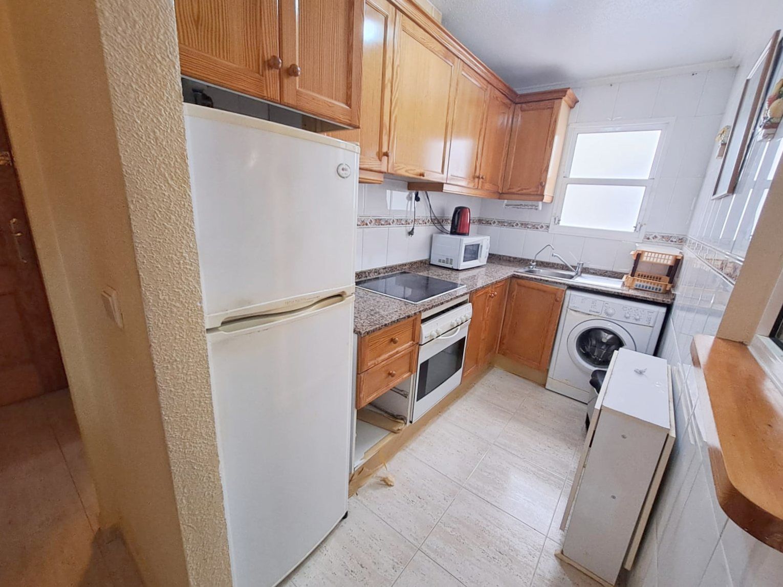 2-Bedroom Apartment Near Playa del Cura in Torrevieja image 3