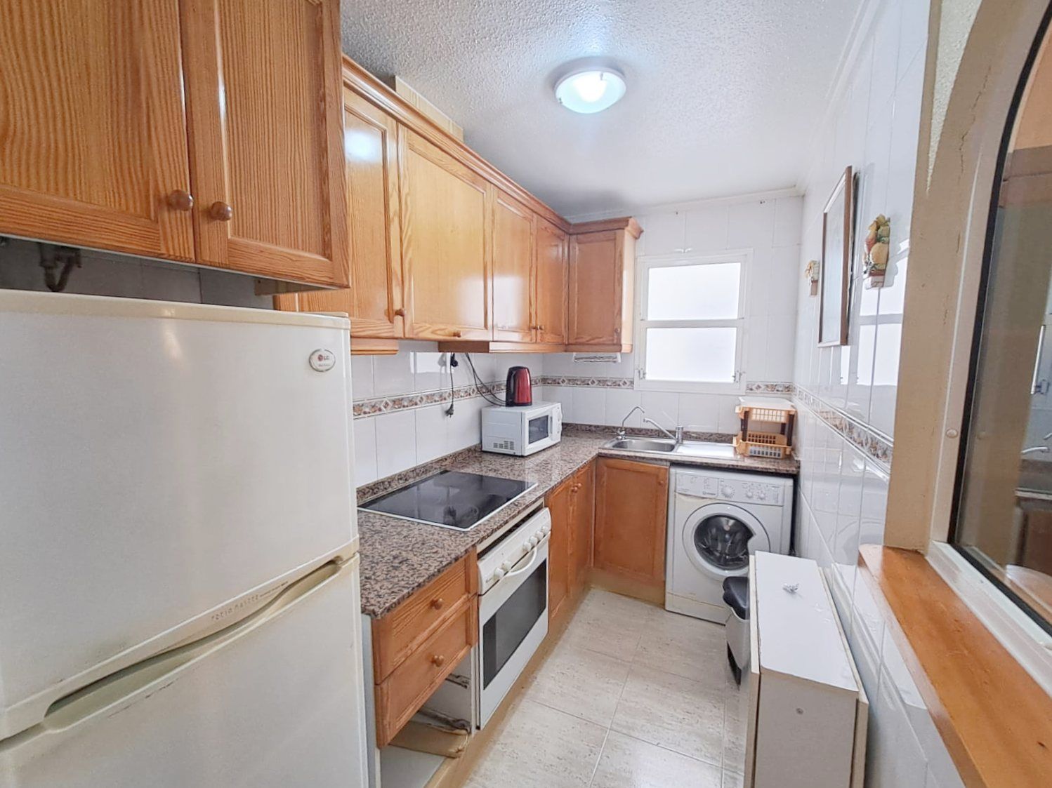 2-Bedroom Apartment Near Playa del Cura in Torrevieja image 4