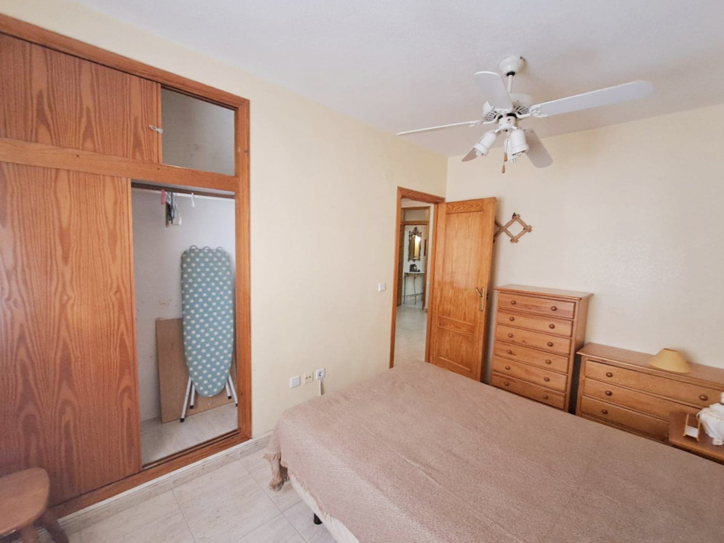 2-Bedroom Apartment Near Playa del Cura in Torrevieja image 7