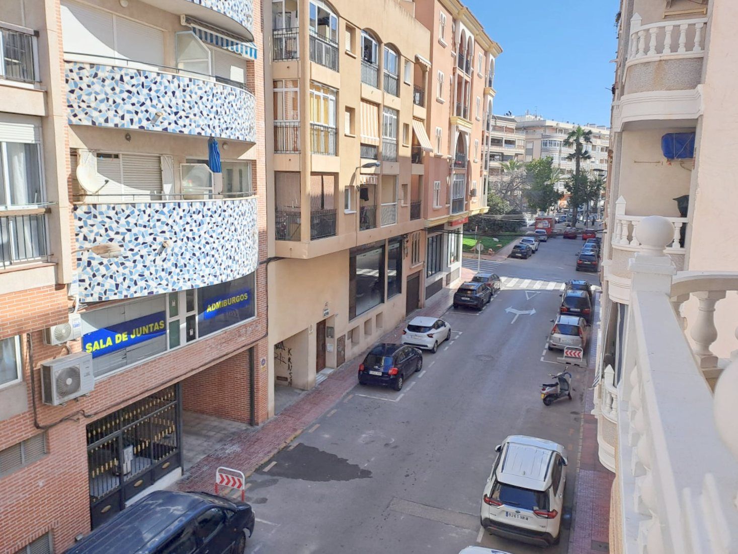 2-Bedroom Apartment Near Playa del Cura in Torrevieja image 15