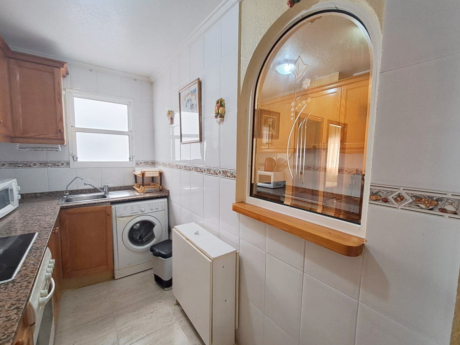 2-Bedroom Apartment Near Playa del Cura in Torrevieja image 5