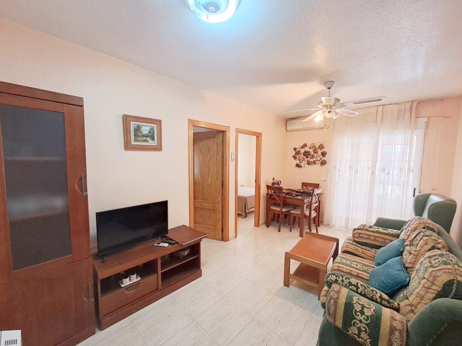 2-Bedroom Apartment Near Playa del Cura in Torrevieja
