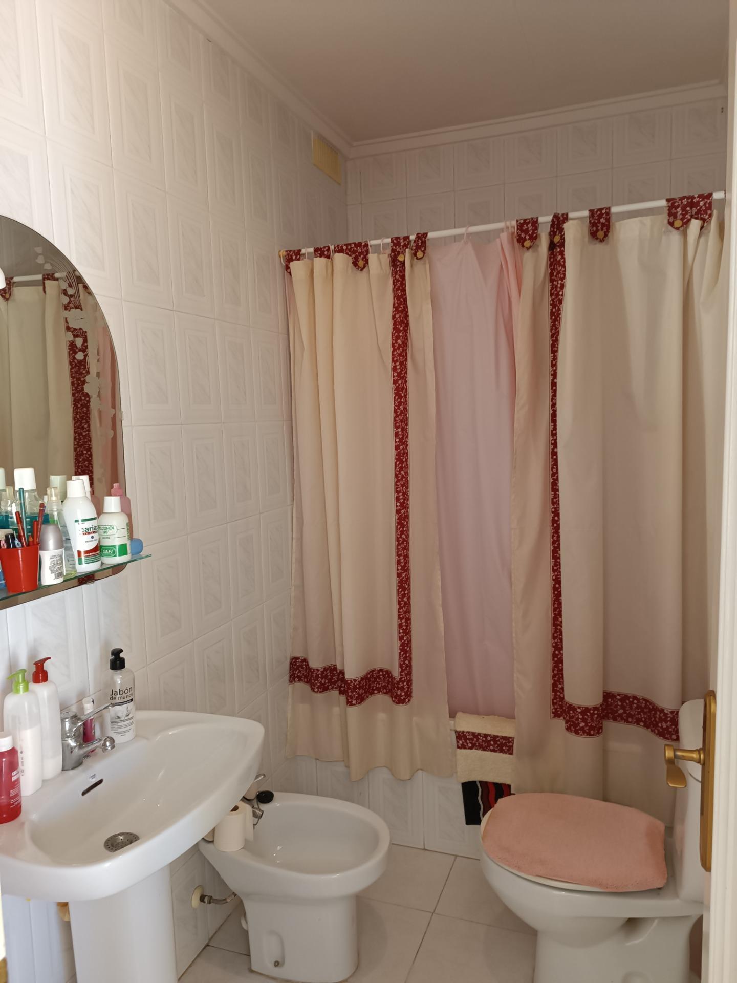 Fantastic Apartment in Torreblanca with Private Sun Deck, Community Pool, and Approved Tourist License image 5
