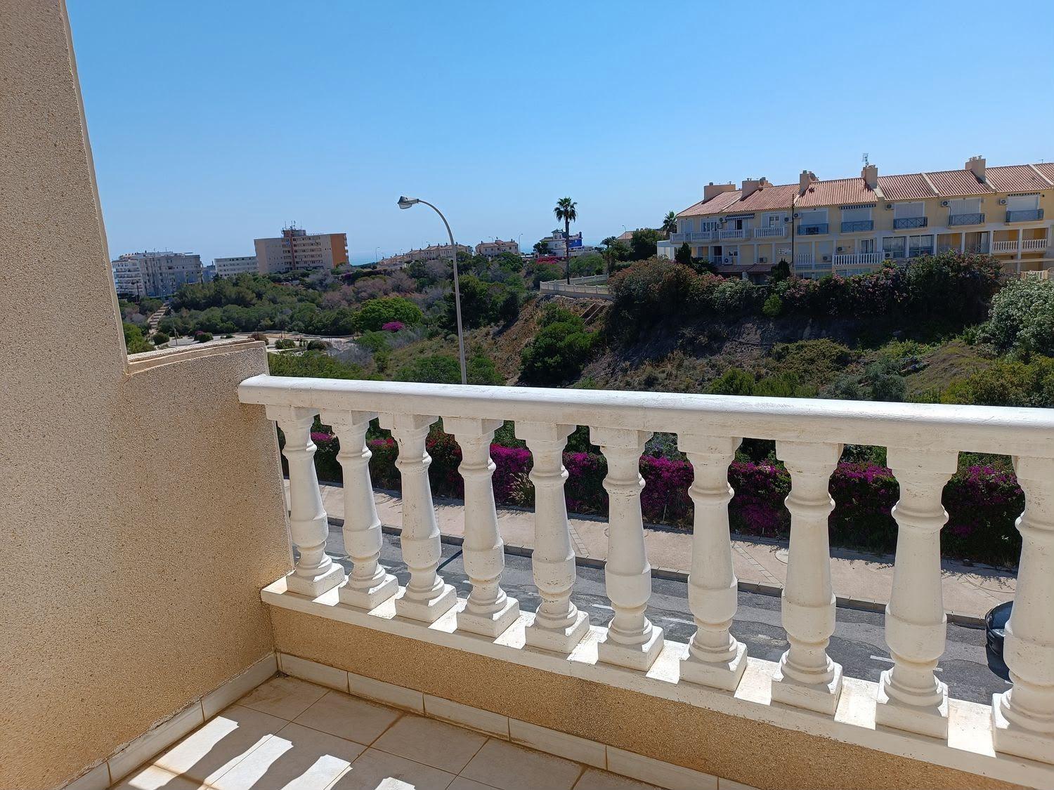 Fantastic Apartment in Torreblanca with Private Sun Deck, Community Pool, and Approved Tourist License image 4