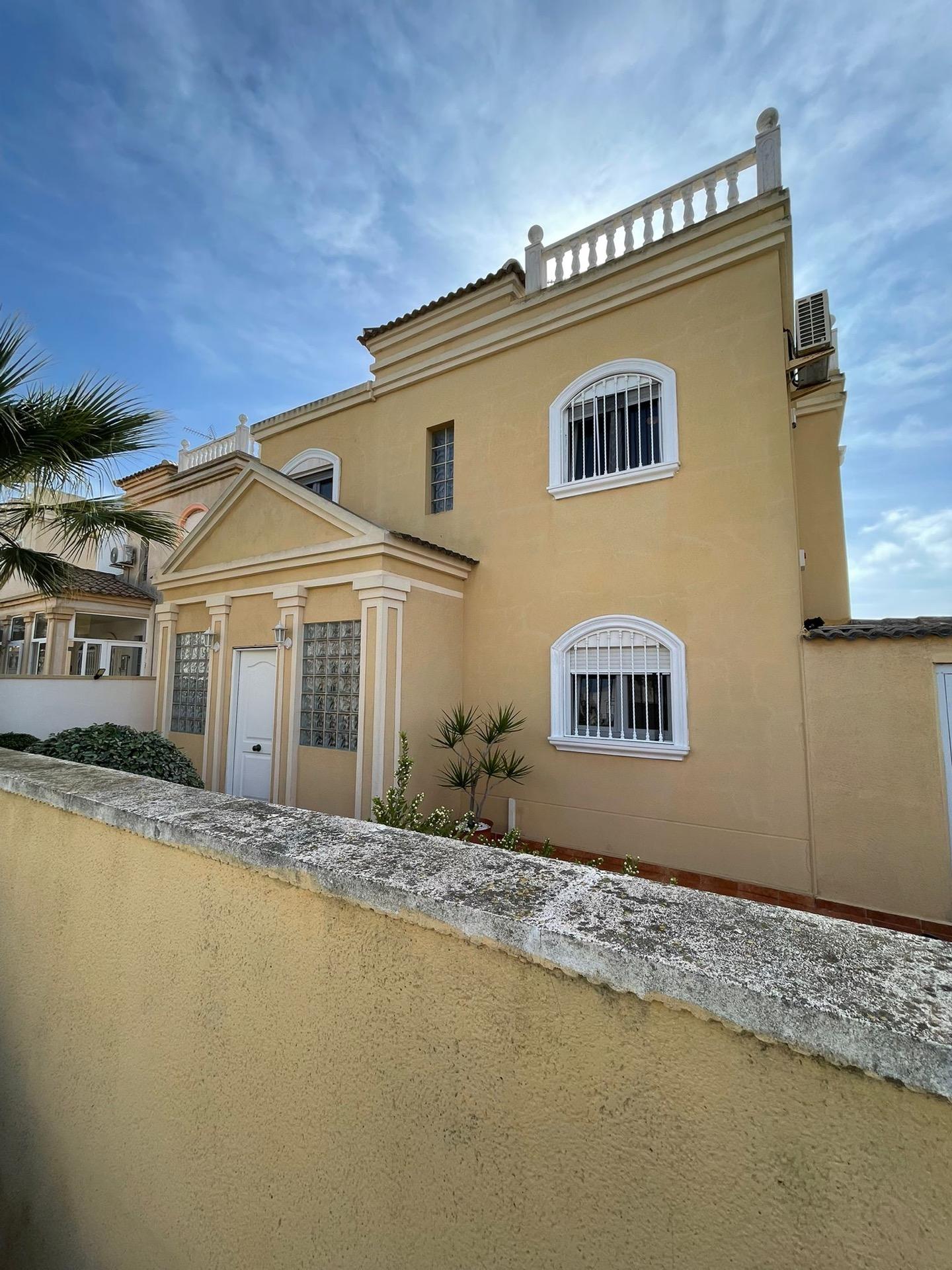 Detached house with garage in Aguas Nuevas image 3
