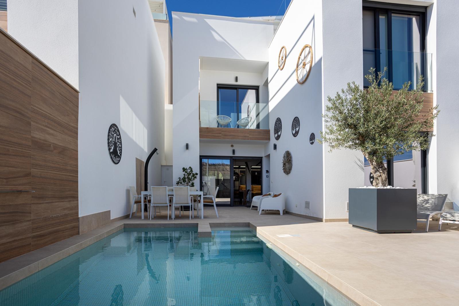 Exclusive – Modern townhouse with private pool in Benijófar
