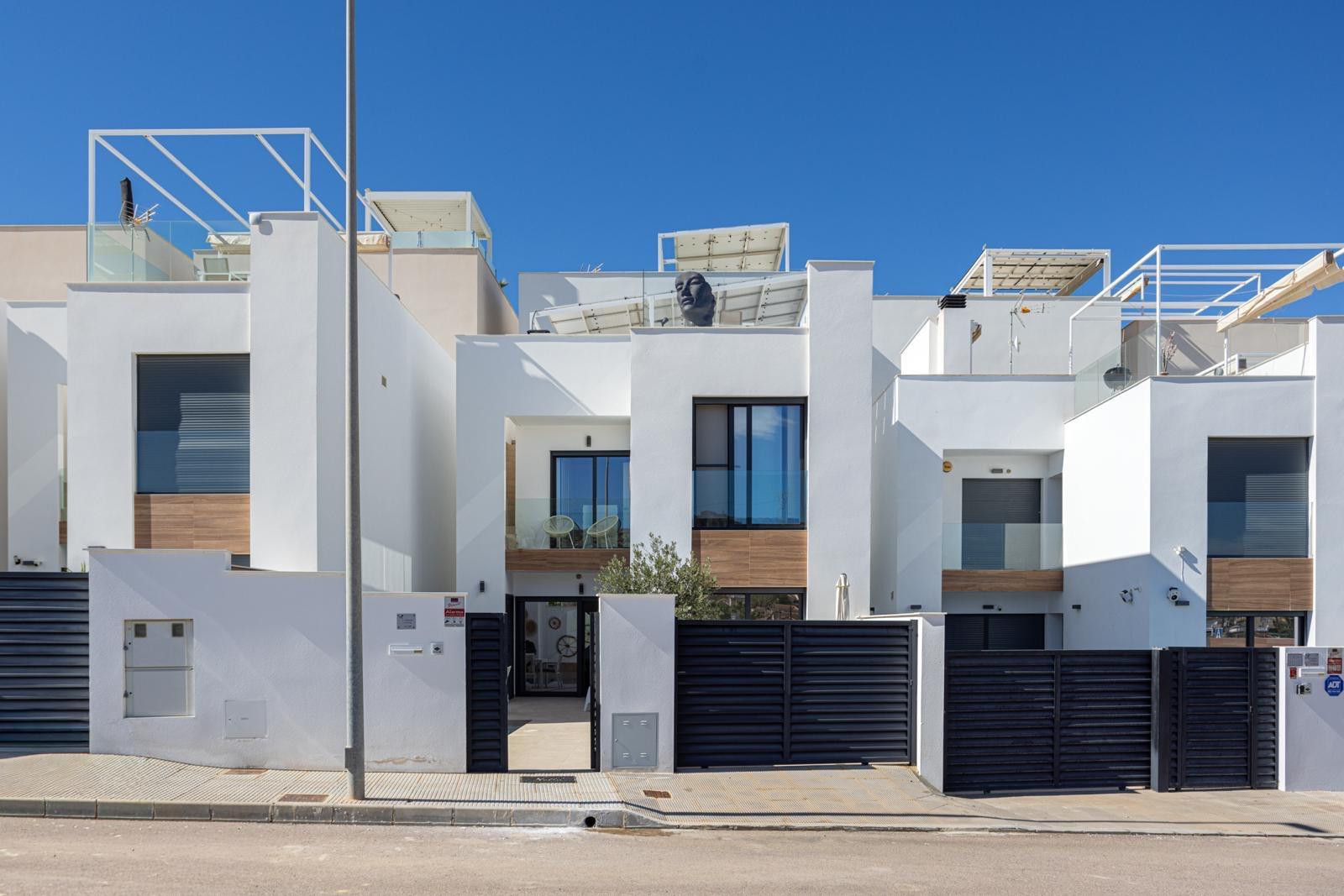 Exclusive – Modern townhouse with private pool in Benijófar image 2