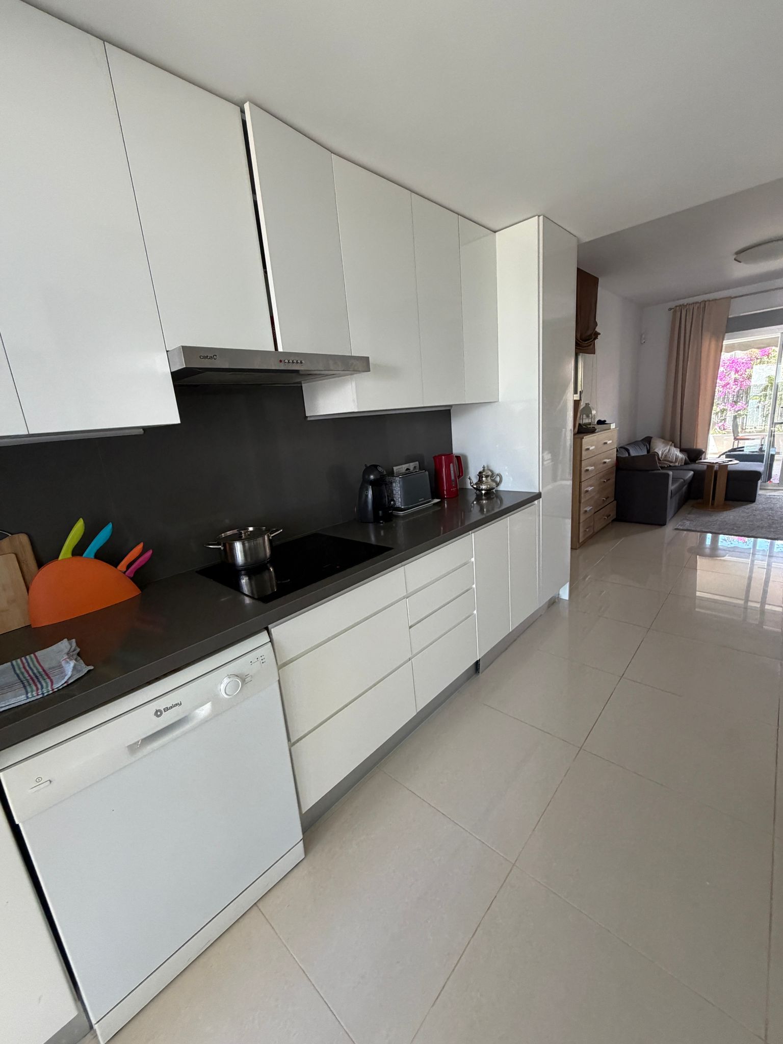 Modern 2-Bedroom Ground-Floor Apartment in Amay image 3