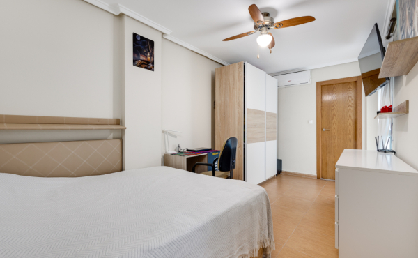 Modern 3-Bedroom Apartment Just 100m from the Beach in Torrevieja (Calle Finlandia) image 15