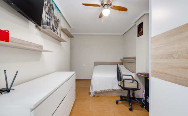 Modern 3-Bedroom Apartment Just 100m from the Beach in Torrevieja (Calle Finlandia) image 16