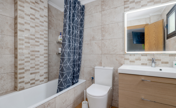 Modern 3-Bedroom Apartment Just 100m from the Beach in Torrevieja (Calle Finlandia) image 17