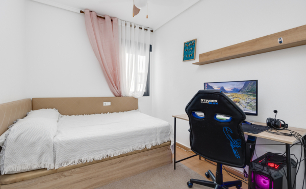 Modern 3-Bedroom Apartment Just 100m from the Beach in Torrevieja (Calle Finlandia) image 18