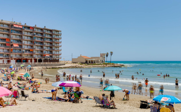 Modern 3-Bedroom Apartment Just 100m from the Beach in Torrevieja (Calle Finlandia) image 25