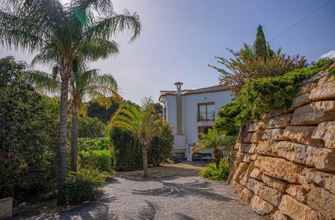 Twin Golf-Front Villas in Altea — One Turnkey, One to Finish Your Way image 29