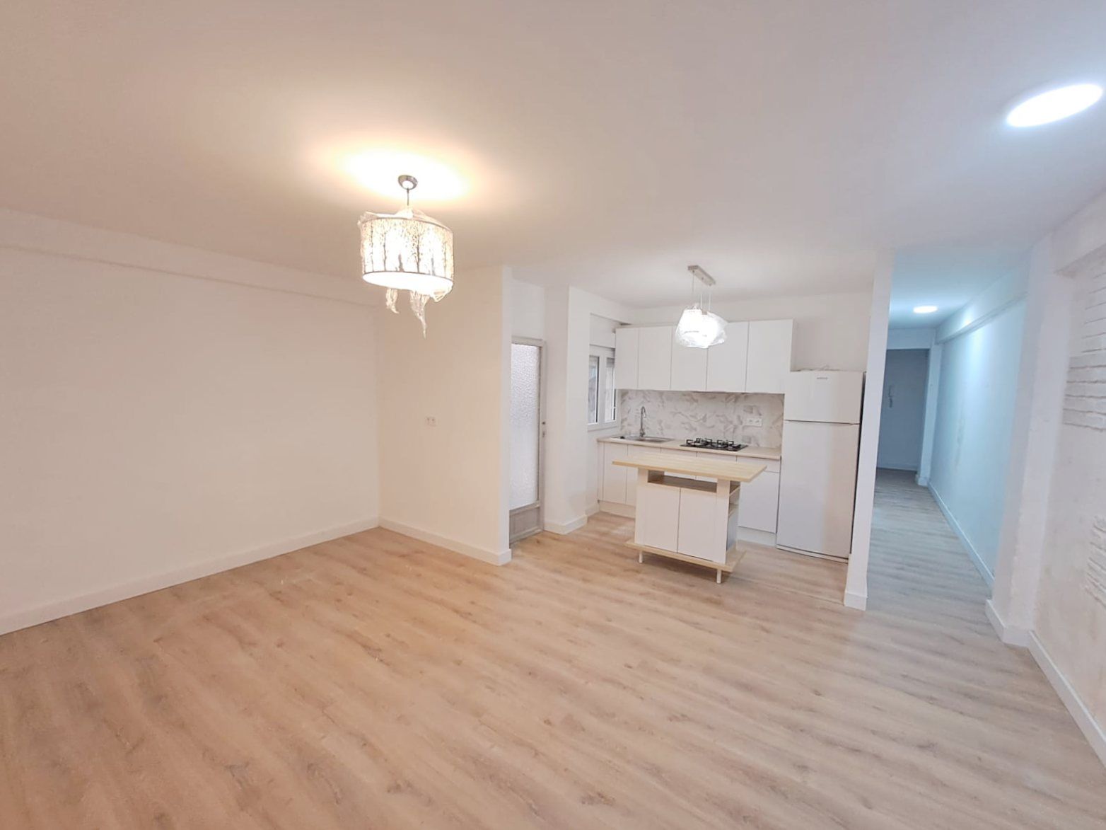 Renovated 3-Bedroom Apartment Near the Centre of Torrevieja image 2