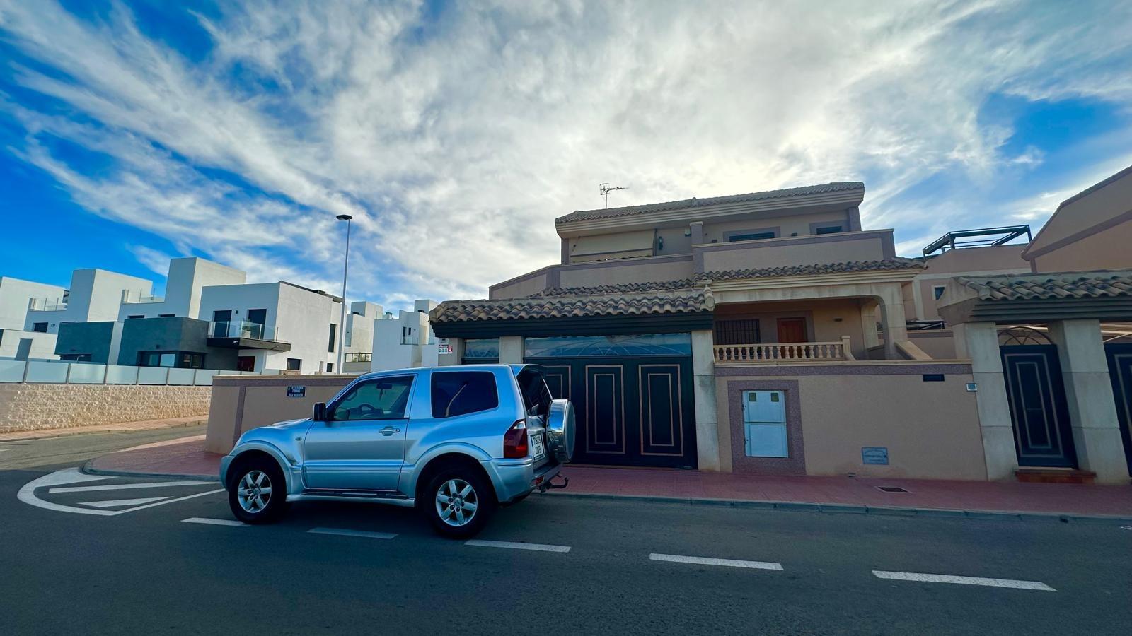 Spacious 4-Bedroom Townhouse with Sea Views in Los Balcones, Torrevieja