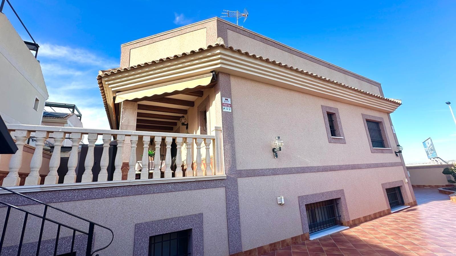 Spacious 4-Bedroom Townhouse with Sea Views in Los Balcones, Torrevieja image 6