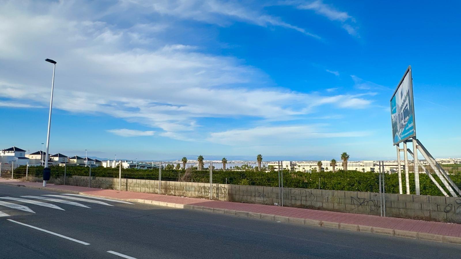 Spacious 4-Bedroom Townhouse with Sea Views in Los Balcones, Torrevieja image 9
