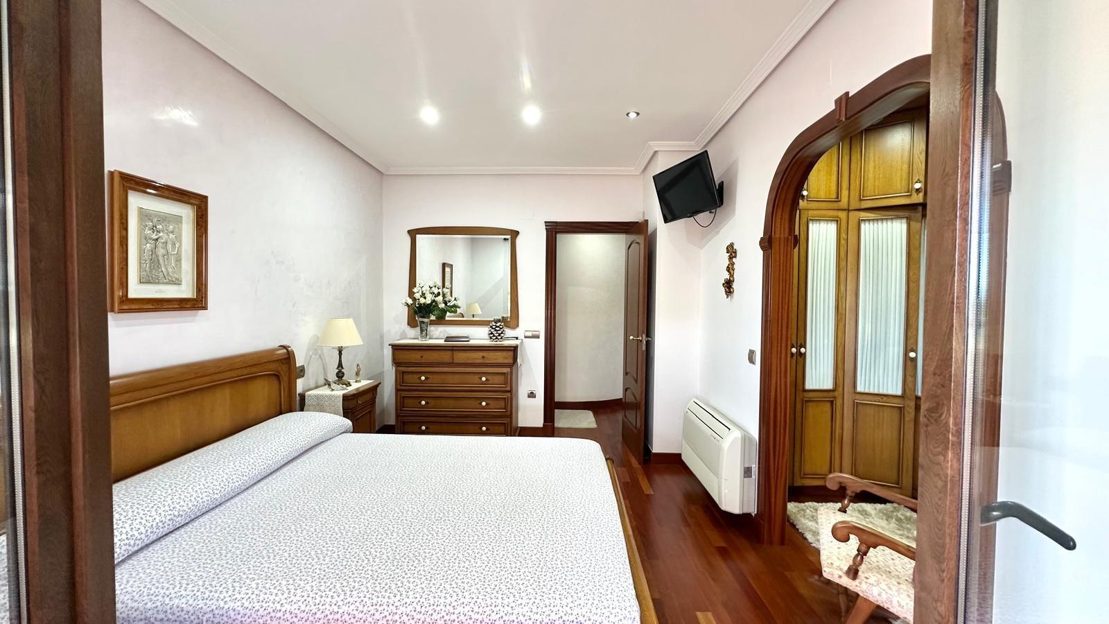 Spacious 4-Bedroom Townhouse with Sea Views in Los Balcones, Torrevieja image 12