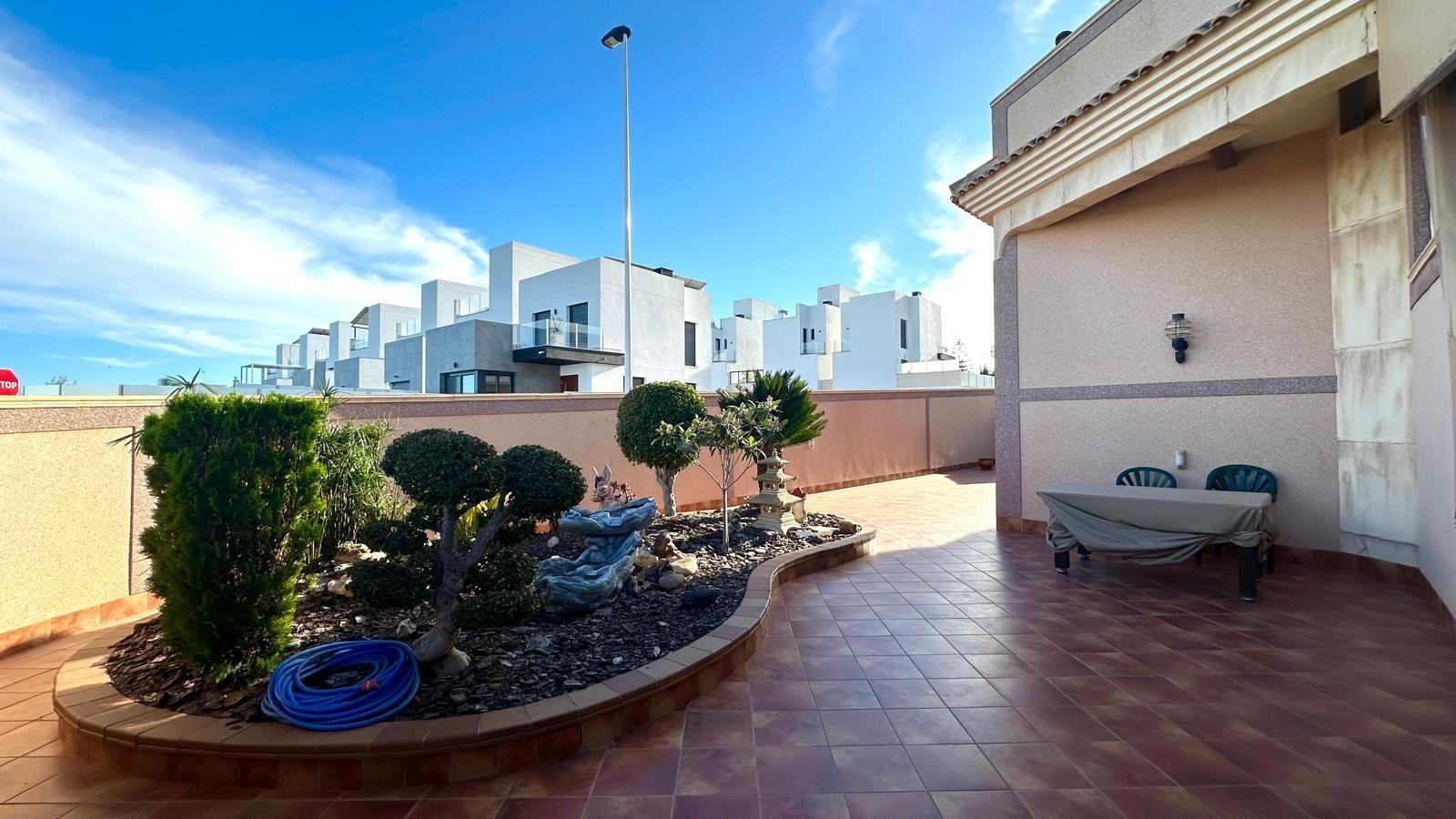 Spacious 4-Bedroom Townhouse with Sea Views in Los Balcones, Torrevieja image 15