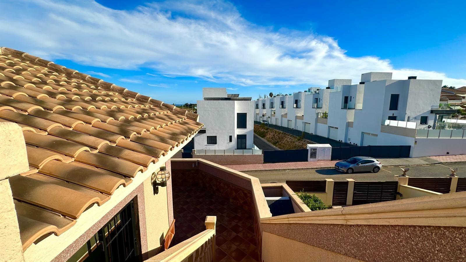 Spacious 4-Bedroom Townhouse with Sea Views in Los Balcones, Torrevieja image 18