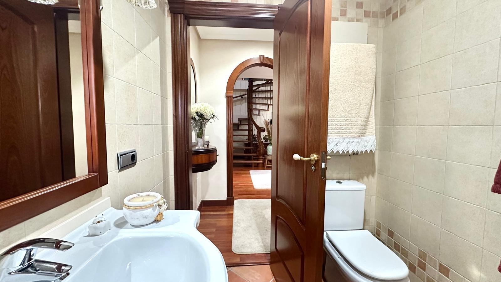 Spacious 4-Bedroom Townhouse with Sea Views in Los Balcones, Torrevieja image 31