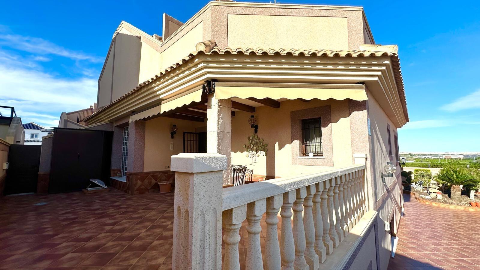 Spacious 4-Bedroom Townhouse with Sea Views in Los Balcones, Torrevieja image 34