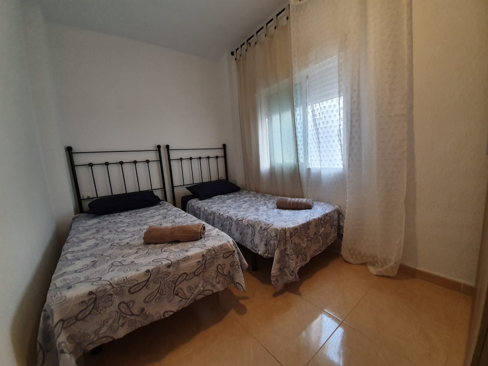 Two-Bedroom Apartment in Torrevieja Town Centre, Steps from the Beach image 3